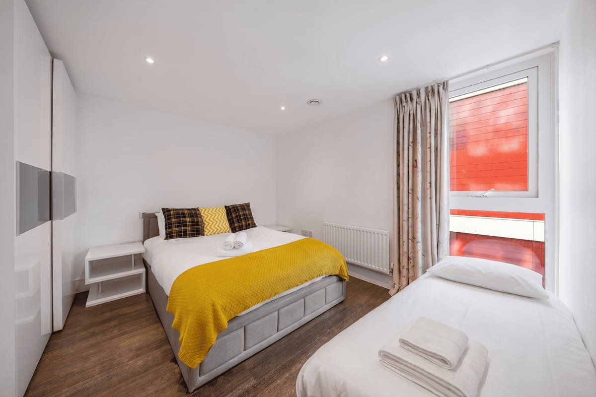 Riverside 1BR - bedroom