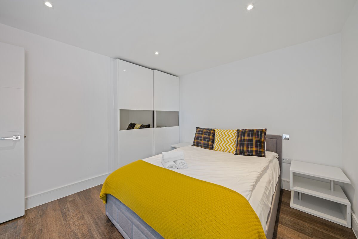 Riverside 1BR - bedroom