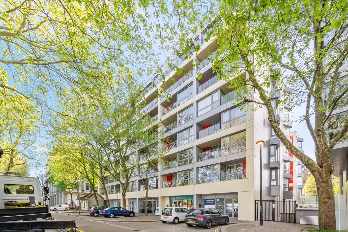 Riverside 1BR - more