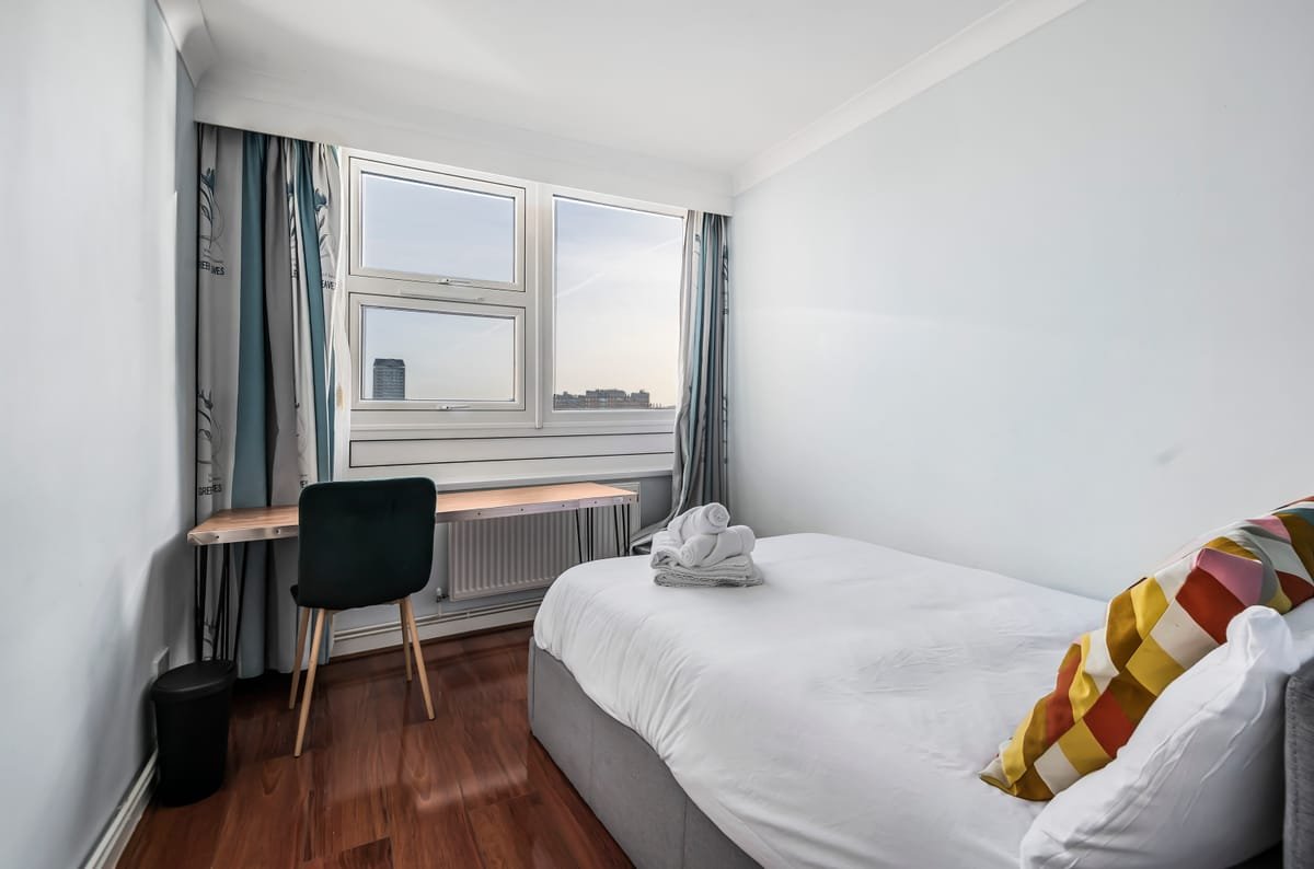Riverside 3BR - bedroom 2